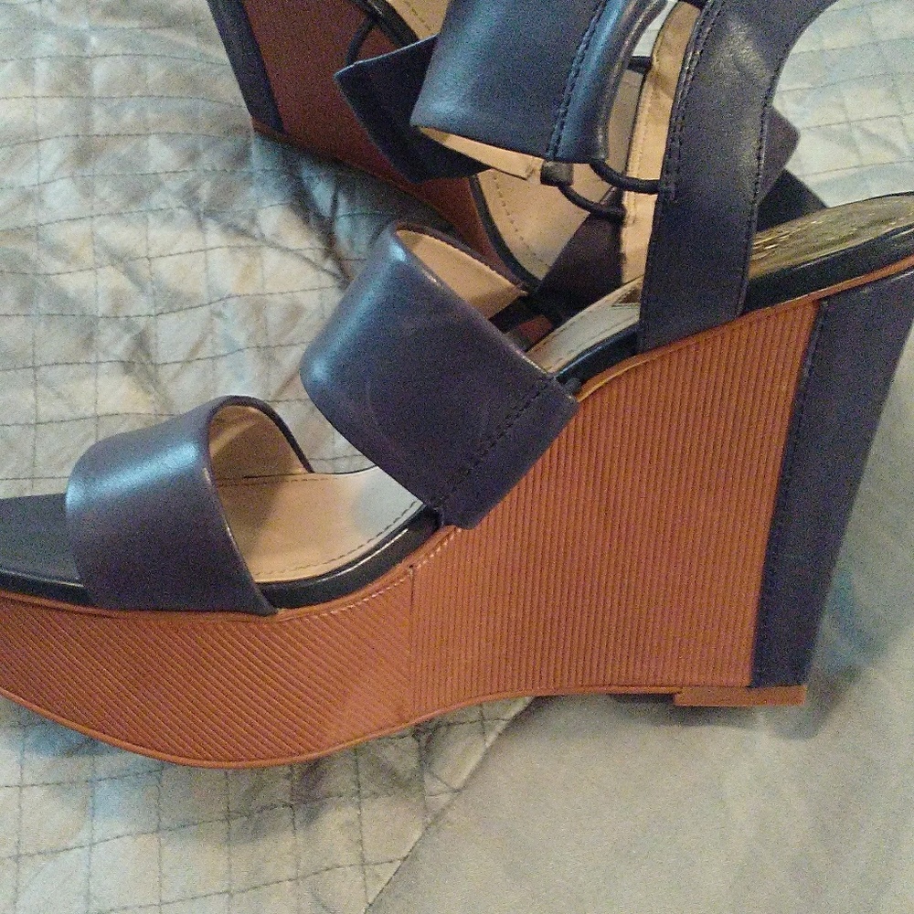 Shoes - Picture 5 of 7